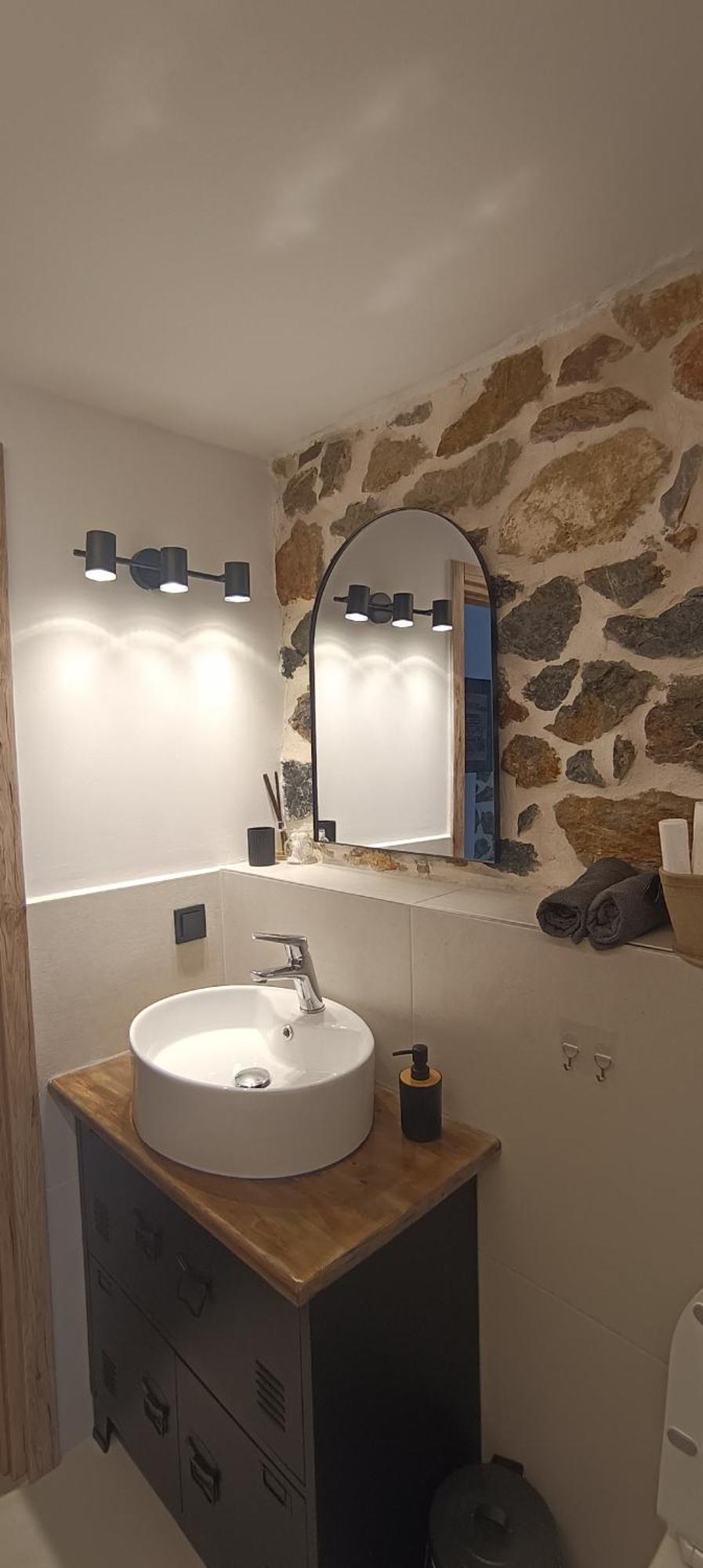 Calm Stone House Elemm Apartment